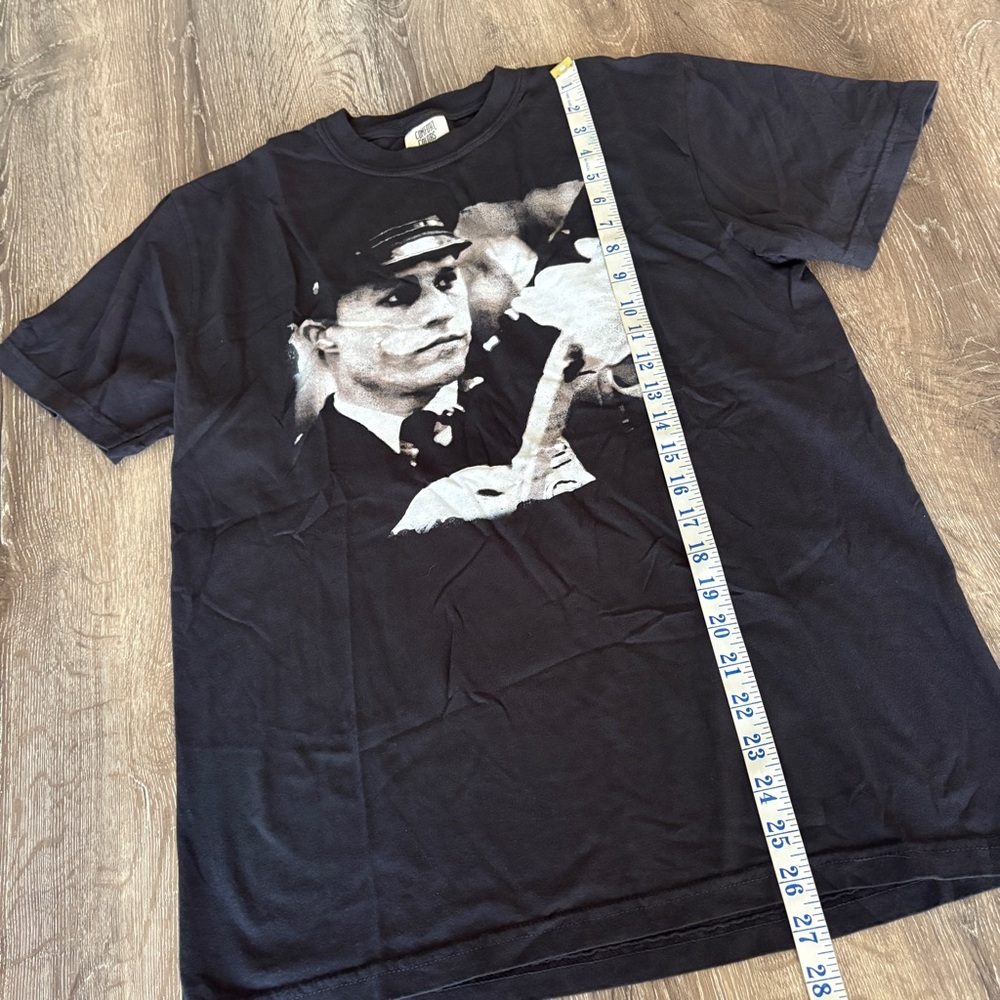 Heath Ledger Joker Dark Night RARE Batman Tee in Cop Uniform - Picture 7 of 9